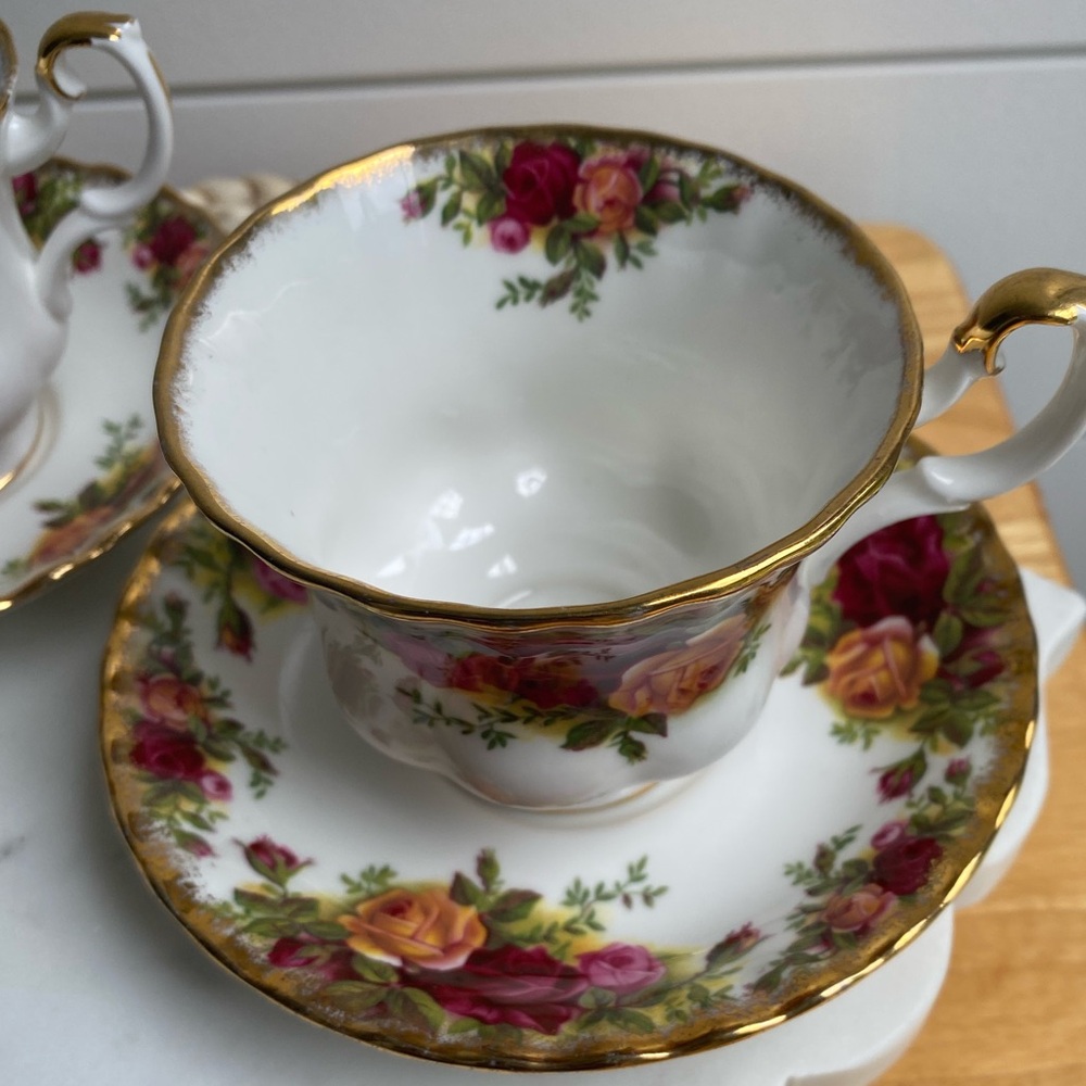Set Of 3 Royal Albert Old Country Roses Fine Bone China Tea Cups with Saucers - Picture 4 of 12